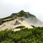 雨の北アルプス・燕岳、コマクサを愛でる